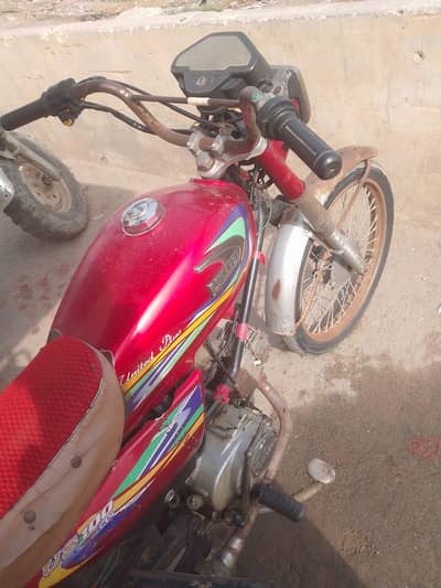 rakcha ki ki bike ha number Laga ha is ko