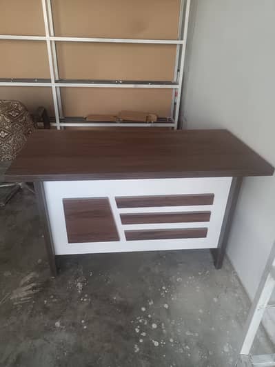 Brand new table 2/4feet