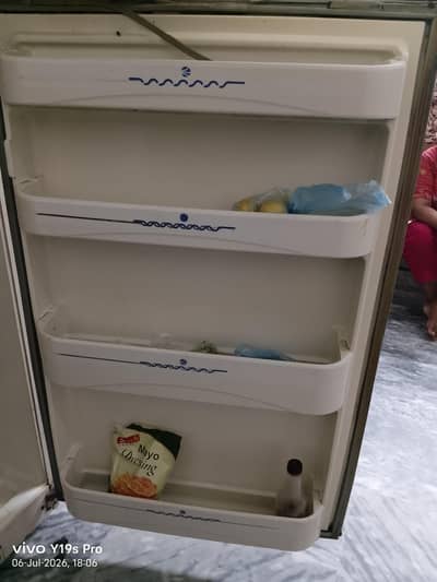 Dawlance fyll size freedge condition used