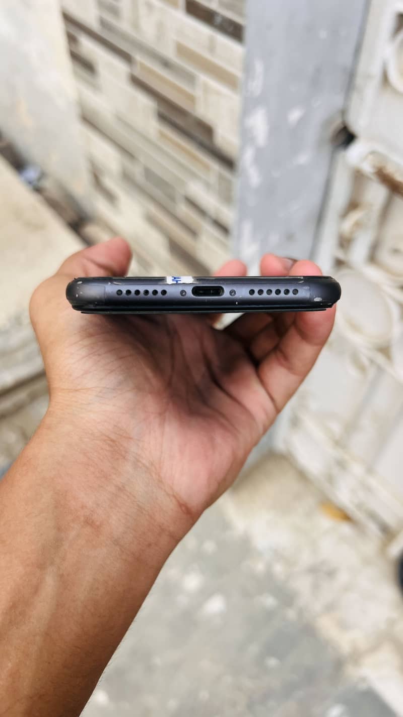 iPhone 11 4