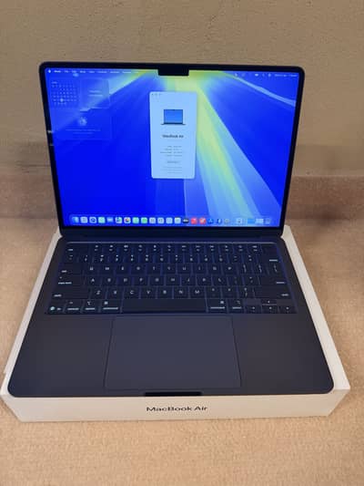 Macbook Air M4 - 13 inch - 16/256 - Brand New - Box Open
