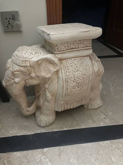 Pair of elephant sculptures
