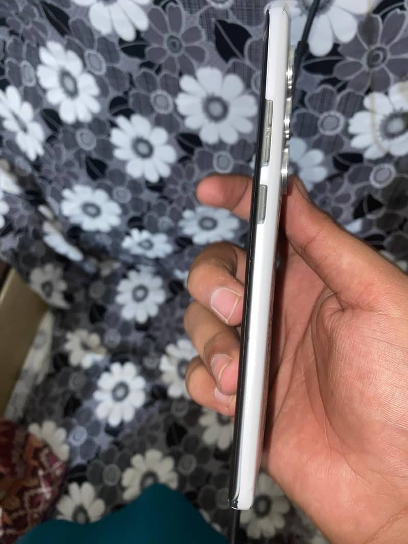 Tecno CAMON 40 Pro 0