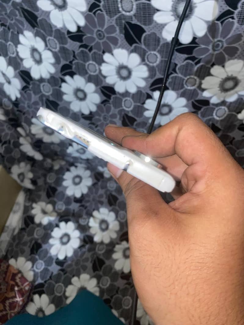 Tecno CAMON 40 Pro 4
