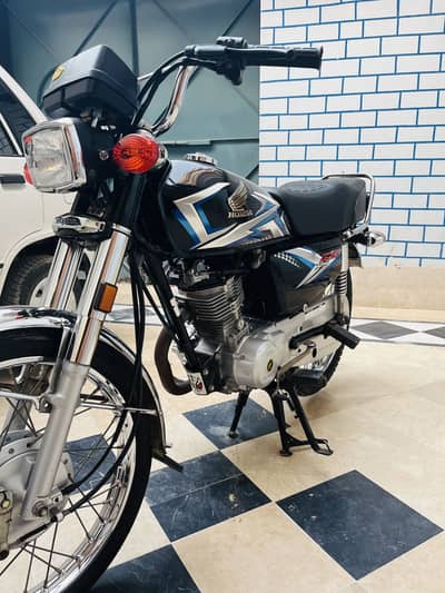 Cg125 2025 Model Larkana Registered one hand use.