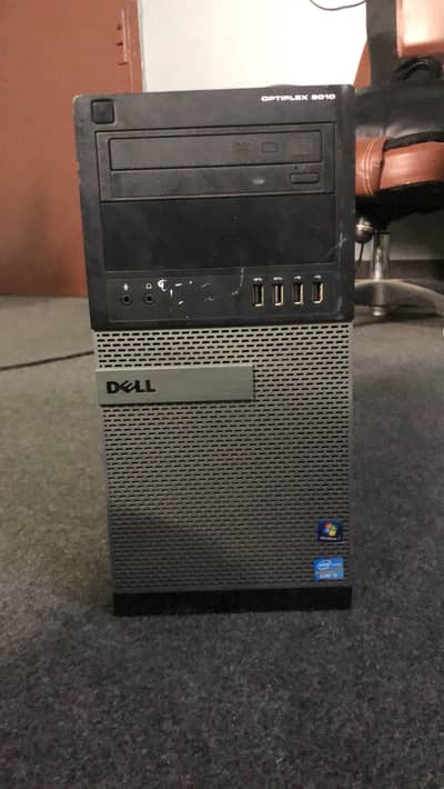 5 PCs with Graphic Cards and Screens