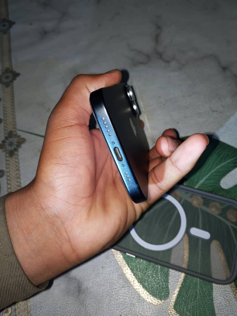 Apple iPhone 15 2