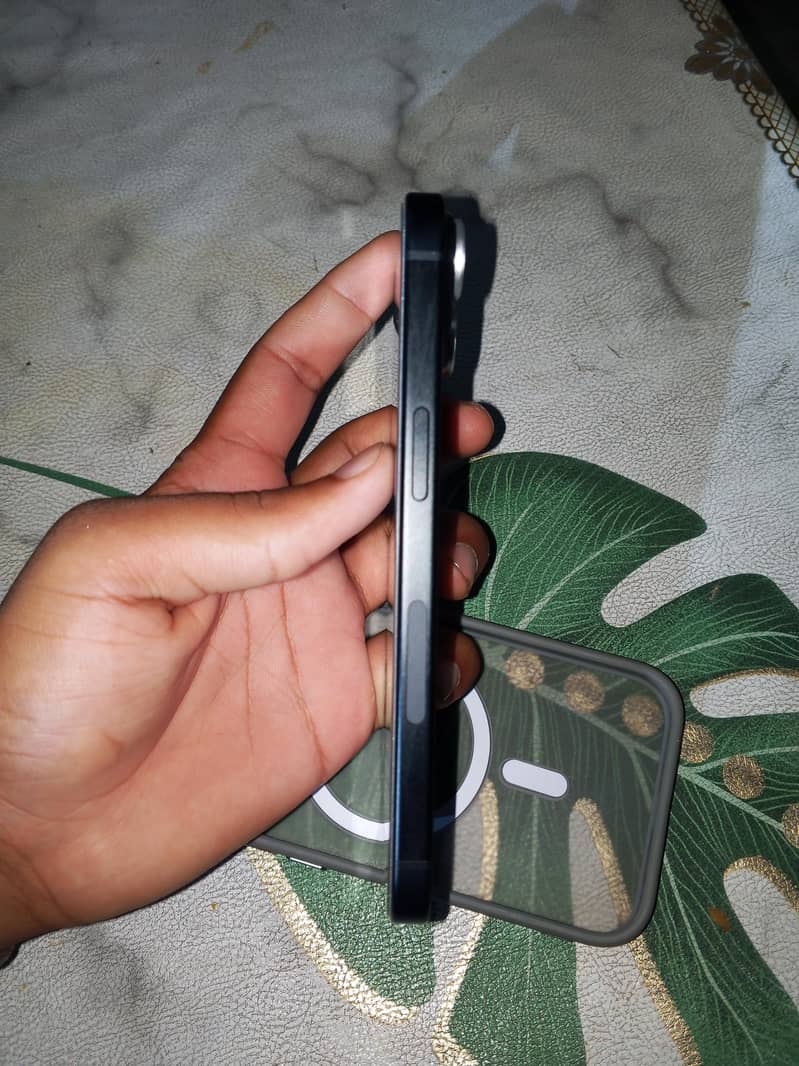 Apple iPhone 15 3