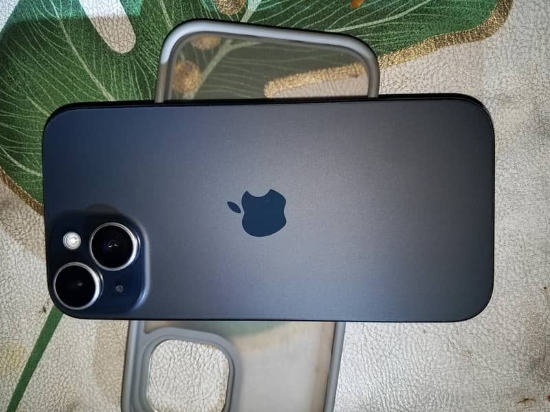 Apple iPhone 15 4