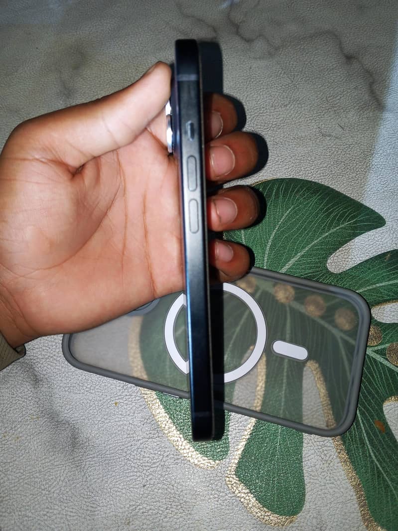 Apple iPhone 15 5
