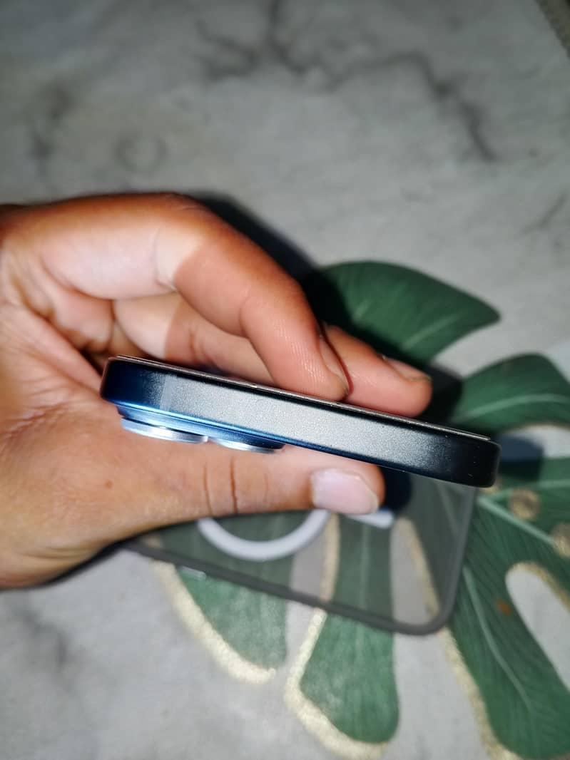 Apple iPhone 15 6
