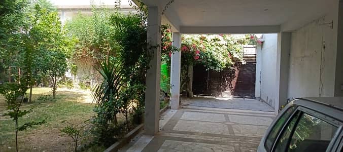 1 Kanal Elegant 3-Storey House for Sale | Thanda Pani, Lehtrar Road