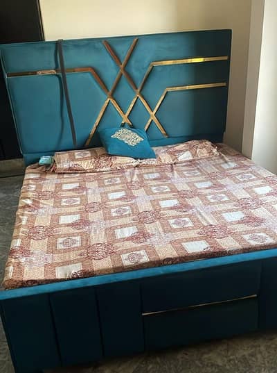 pooshish bed dressing with side tables