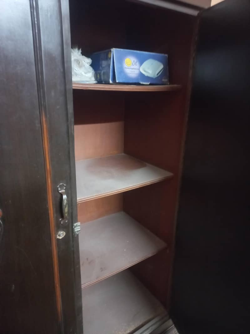 wardrobe 0
