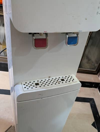 PEL Water Dispenser