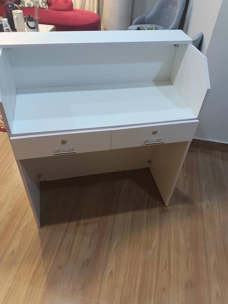 Reception table counter 1