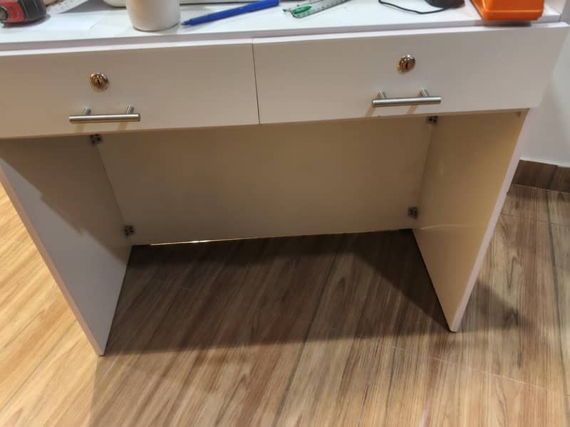 Reception table counter 2