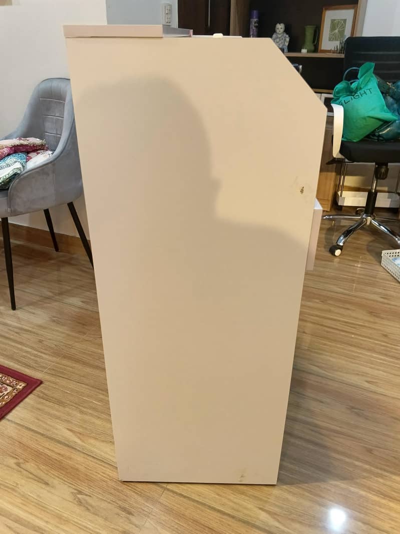 Reception table counter 3
