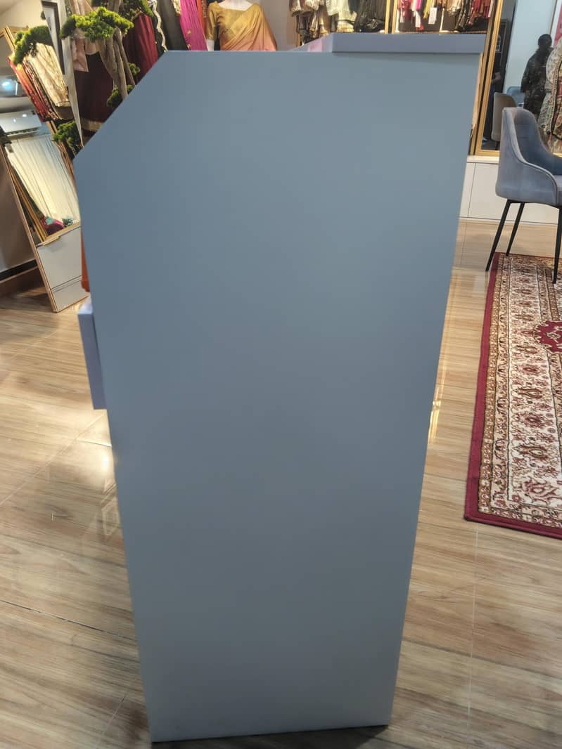 Reception table counter 4
