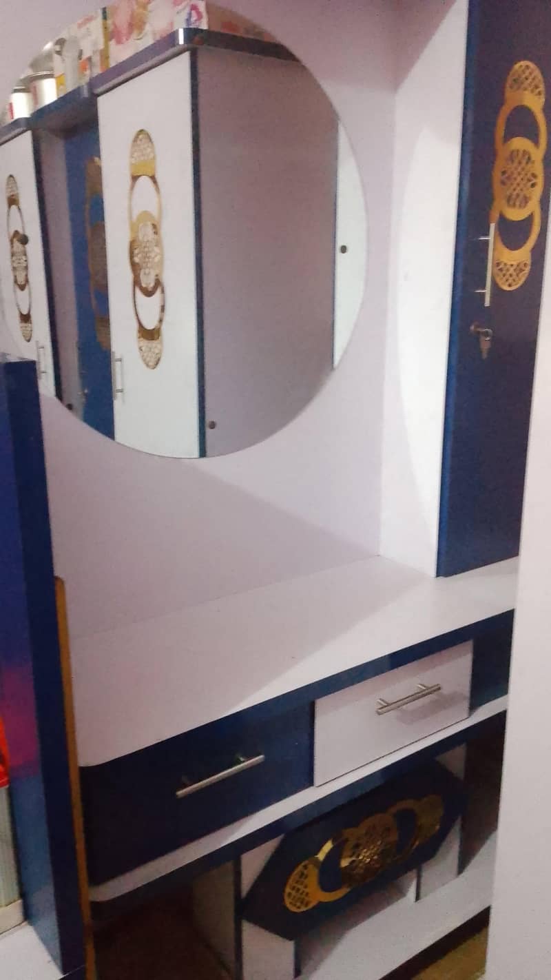 sell bed and dressing table 1