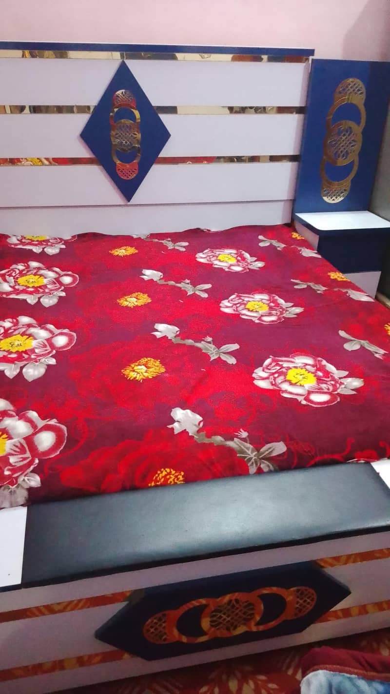 sell bed and dressing table 3
