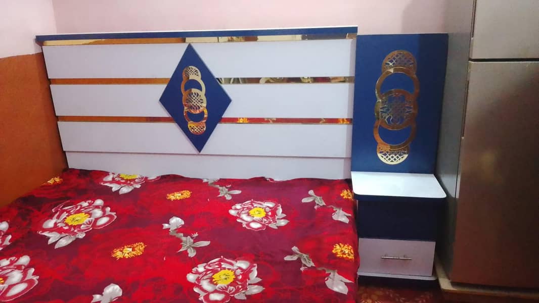 sell bed and dressing table 4