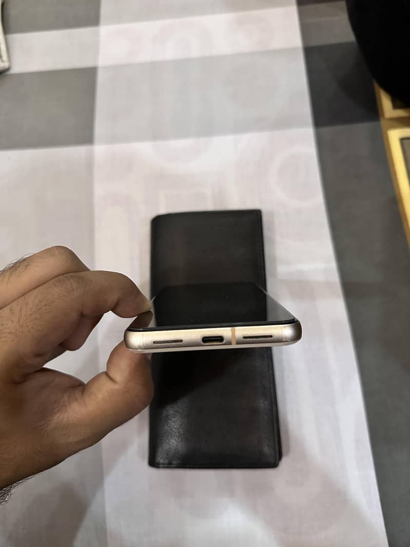 Google Pixel 8 4