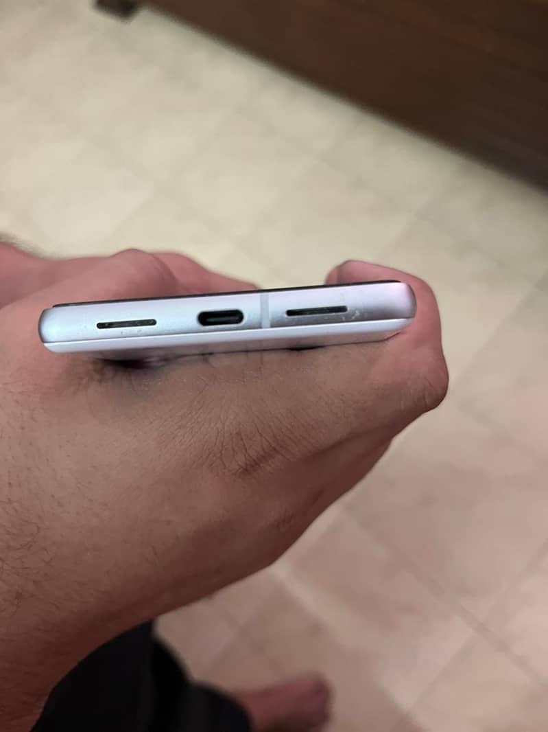 Google Pixel 7 4