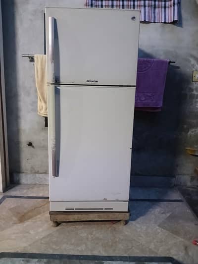 normaly working pel fridge in a very neat and good condition