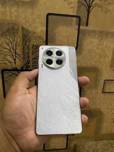 Tecno CAMON 30