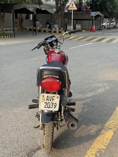 Honda 125 Red Colour