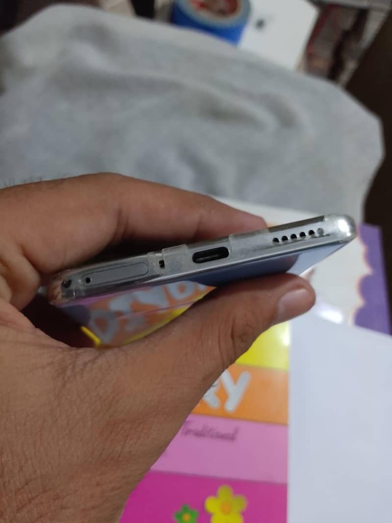Tecno CAMON 40 Pro 4
