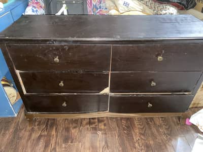 Chest of drawers