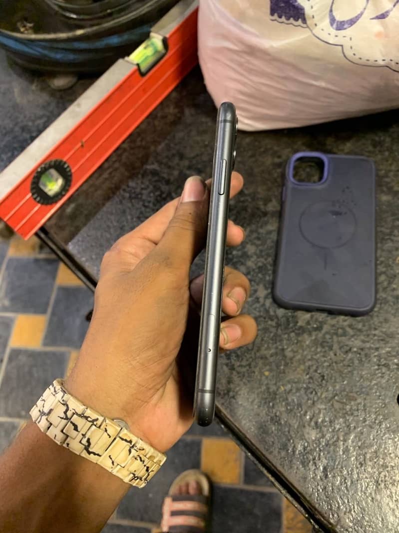 Apple iPhone 11 3