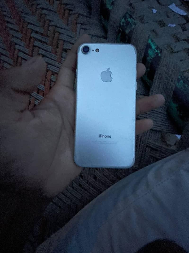 Apple iPhone 7 0