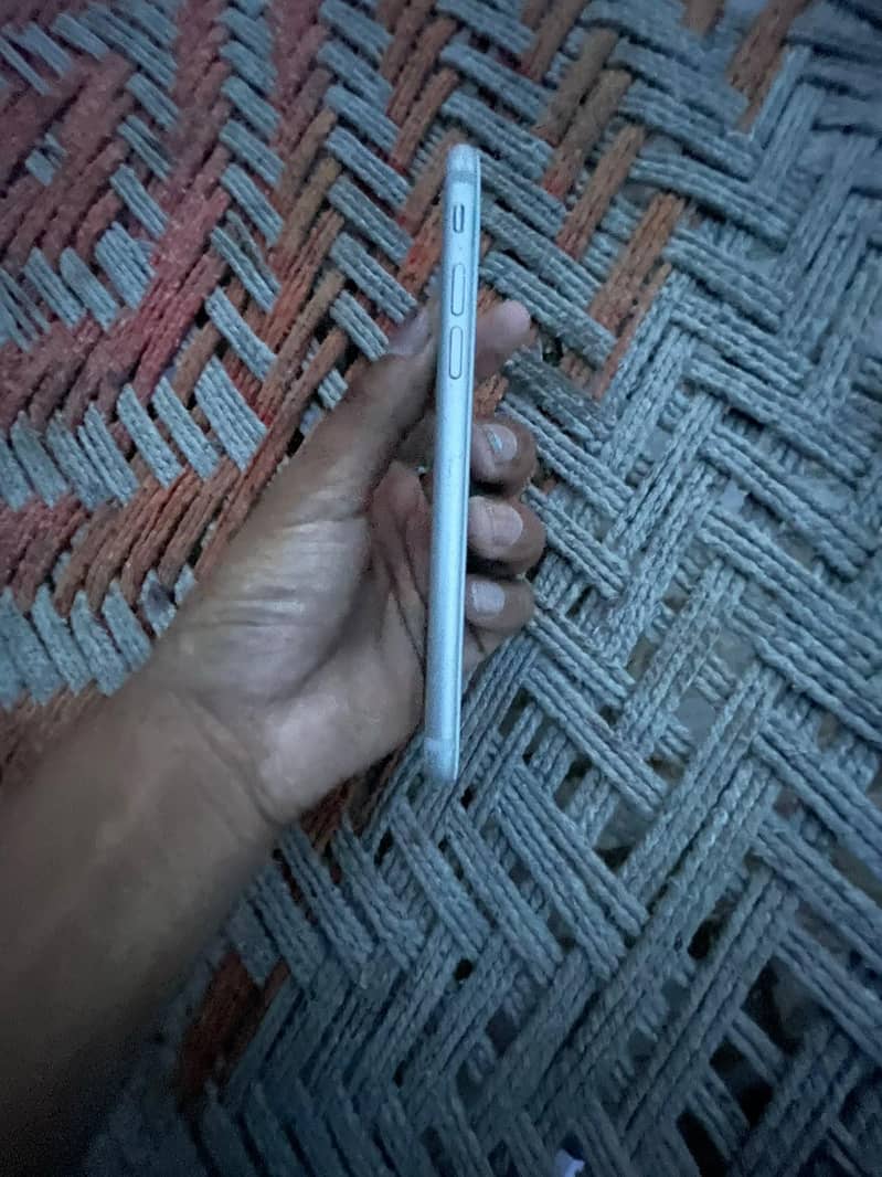 Apple iPhone 7 2