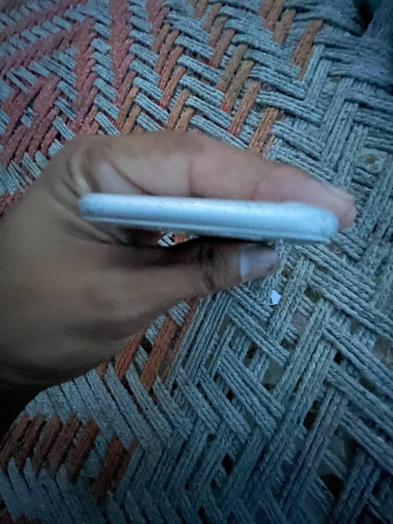 Apple iPhone 7 3