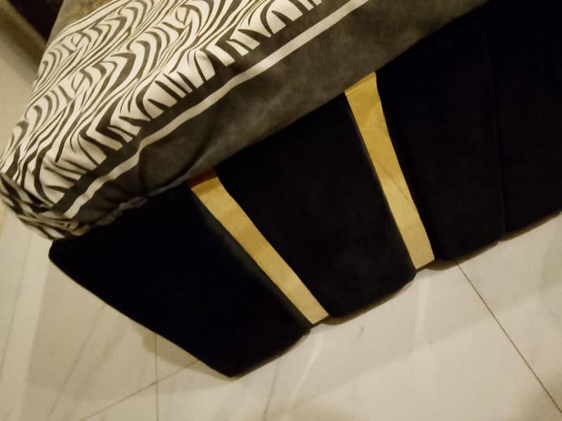 King size bed 8