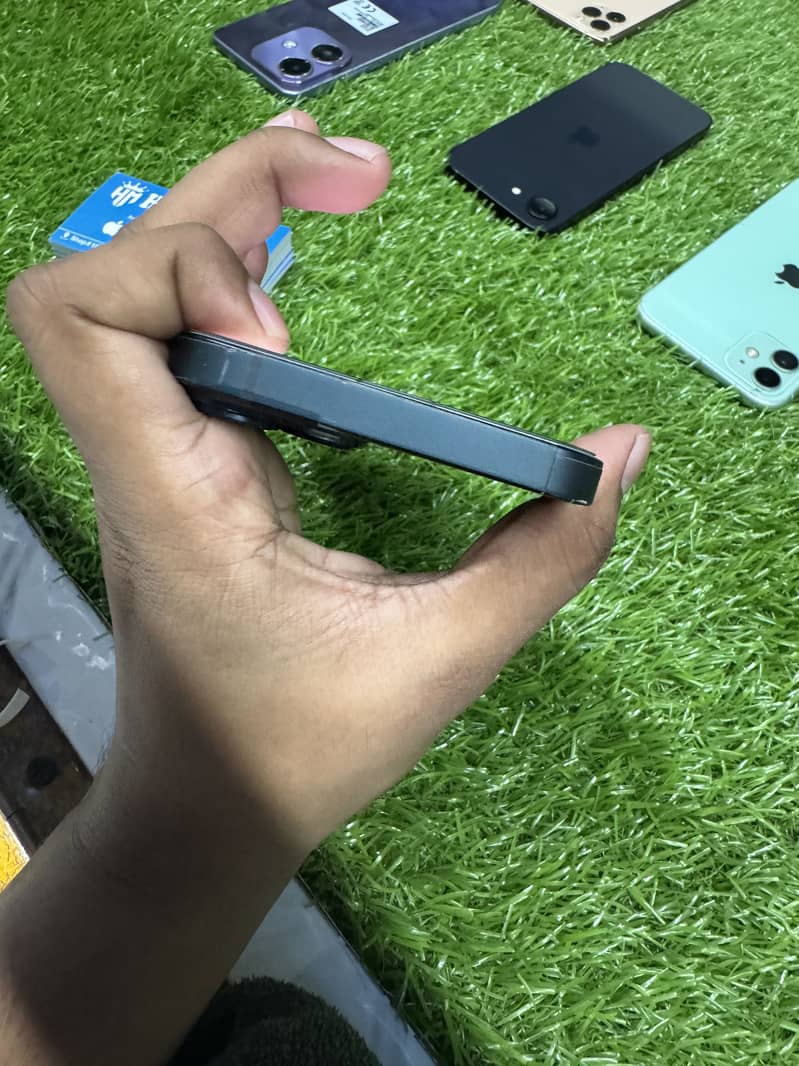 Apple iPhone 14 3