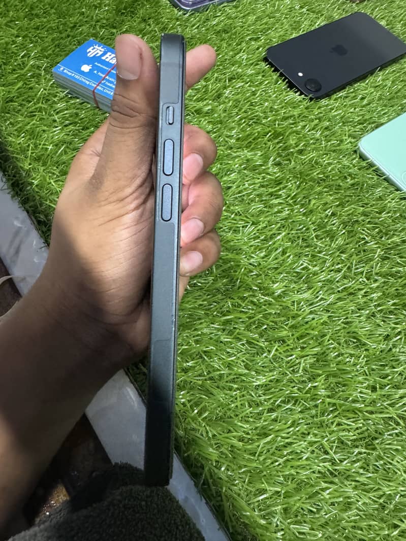 Apple iPhone 14 4
