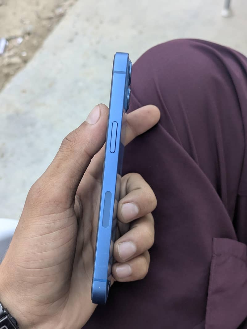 Apple iPhone 13 3