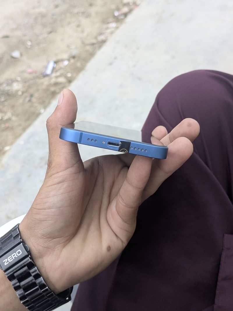 Apple iPhone 13 5