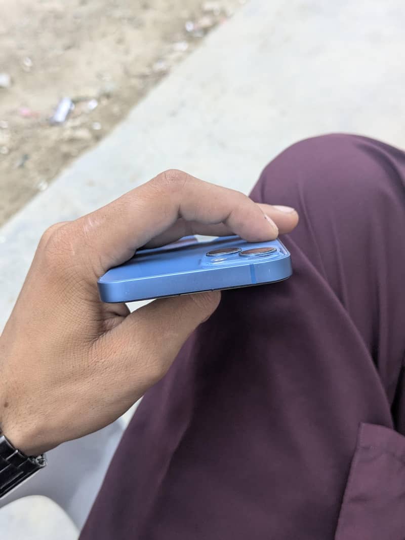 Apple iPhone 13 6