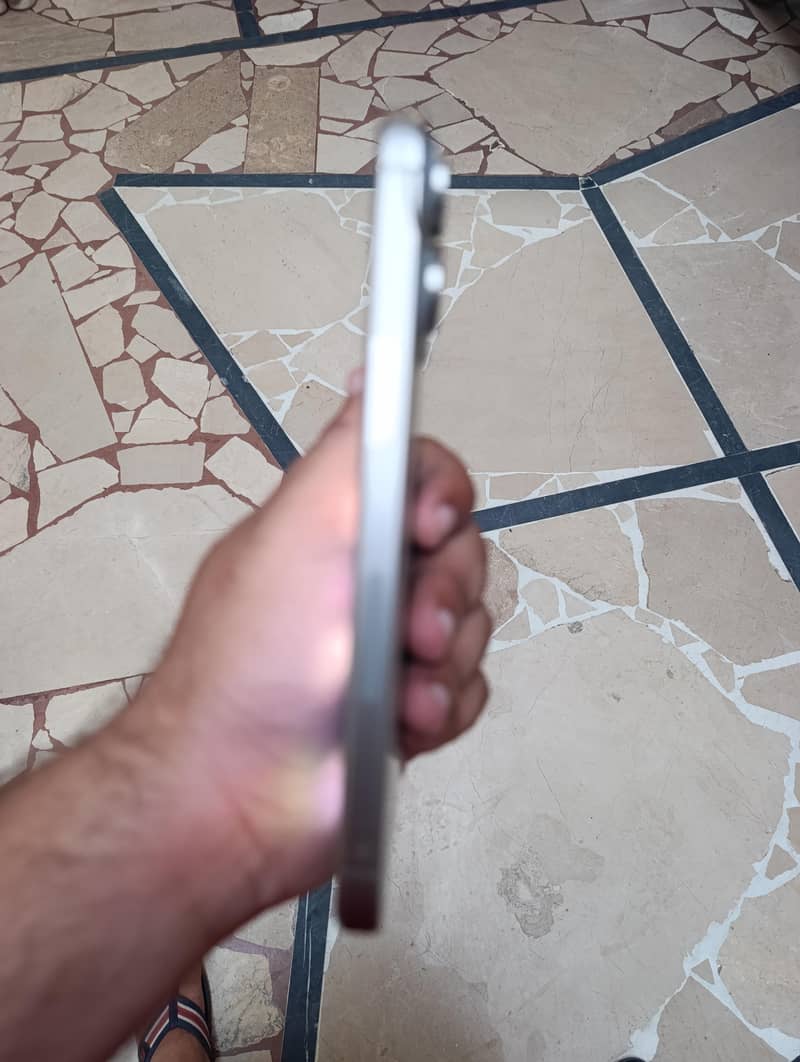 Apple iPhone 15 Pro Max 1