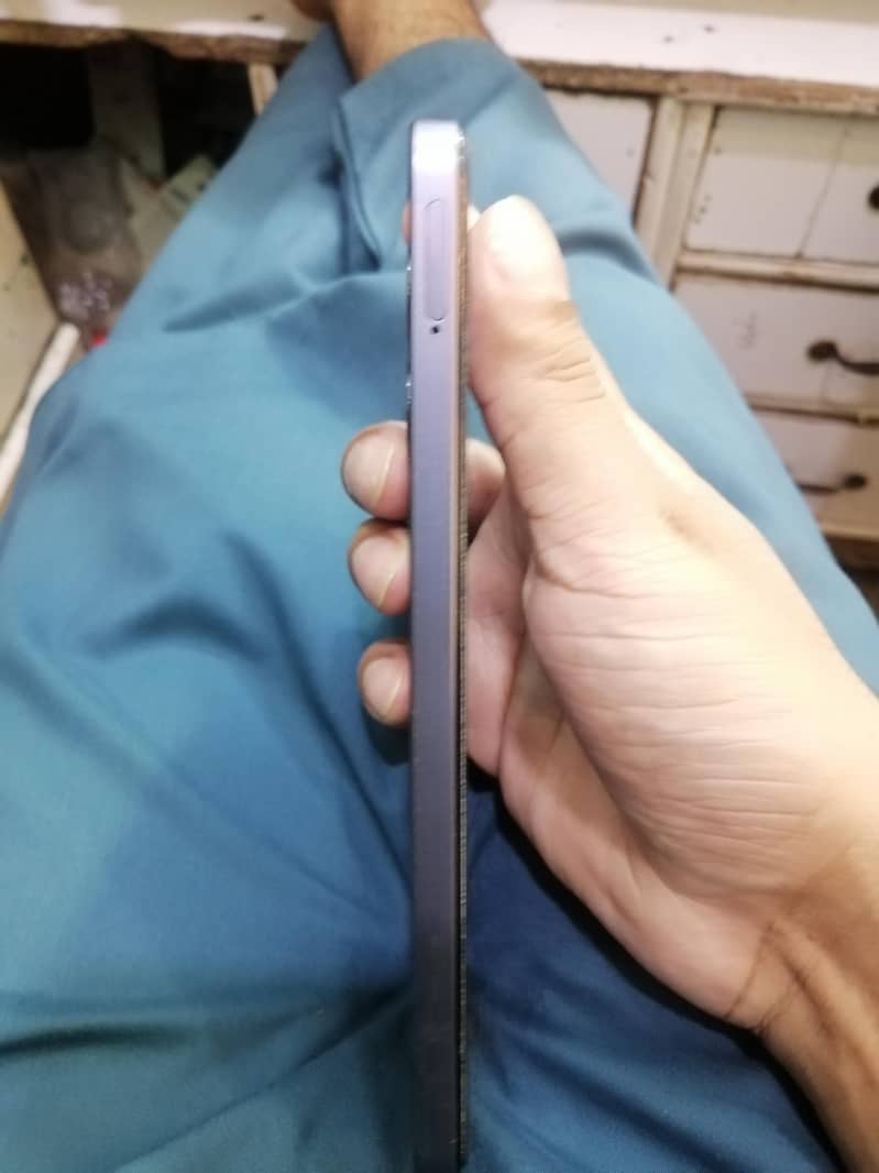 Realme Note 60 4