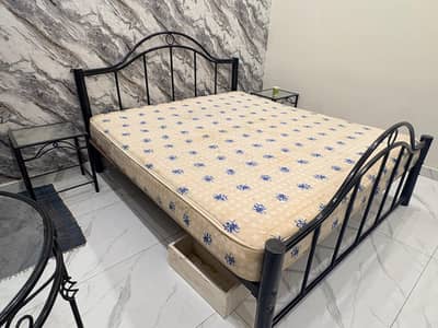 Iron Bed Dressing