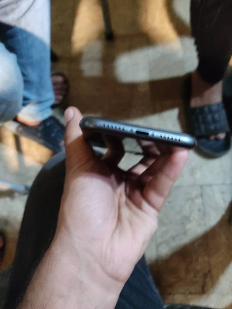 Apple iPhone 11 3