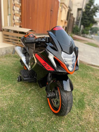 New super Moto company ki bike ha kids ky leye