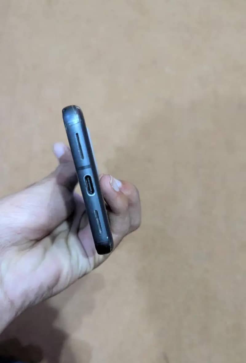 Google Pixel 8 4