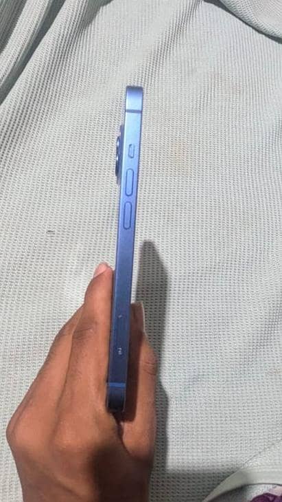 Apple iPhone 13 4